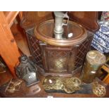Assorted metalware including horse brasses, a copper veteran car foot warmer, a tin lantern, old