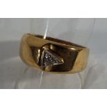 A gentleman's 9 carat yellow gold stone set ring, size R + 1/2, approx weight 6.