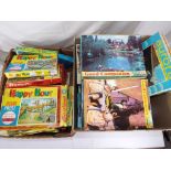 Jigsaws - in excess of 40 vintage jigsaw puzzles mainly landscapes in vg condition (2) Est £20 -