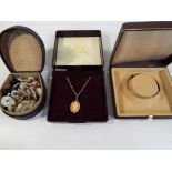 A mixed lot to include a lady's 9ct gold chain with yellow cameo pendant,