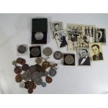 A small quantity of coins, commemorative crowns,