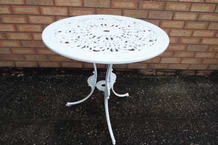 A white painted wrought iron circular garden table, - Image 4 of 4