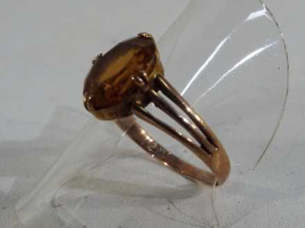 A lady's stone set ring marked 9ct, size P. approximately 2.3 g (all in). - Image 3 of 3