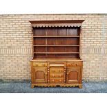 A Georgian oak dresser with bun handles and scalloped edging, approx 164 x 116 x 49 cm,