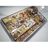 Vintage Costume Jewellery - a large quantity of vintage jewellery to include brooches, stone sets,