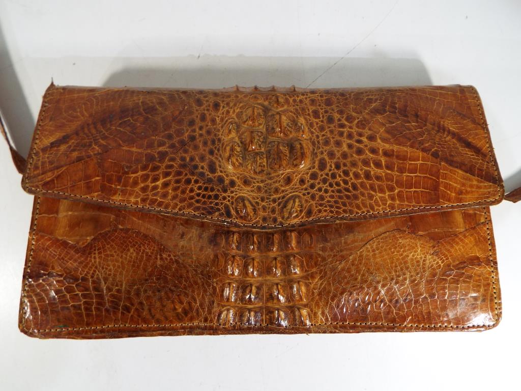 A good quality crocodile skin hand bag with internal zip compartment and strap measures - Image 4 of 4