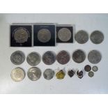 A lot to include a quantity of commemorative crowns, US 1974 dollar,
