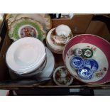 A mixed lot of ceramics to include Royal Doulton tableware in the Platinum Concord pattern
