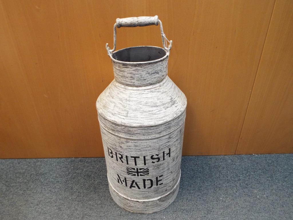 A milk churn, approximate height 60 cm (h).