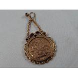 A George V gold half Sovereign 1913, in hallmarked 9 carat gold mount, total weight 6.