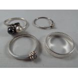 Four silver rings. Estimate £20 - £40 Al