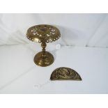 A lot to include brass trivet stand and a brass Art Nouveau bust plaque, [2] Est £20 - £40.