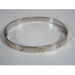 An 18 carat white carat gold bangle stamped 750, approximate weight 26.12 g , Est £400 - £500.