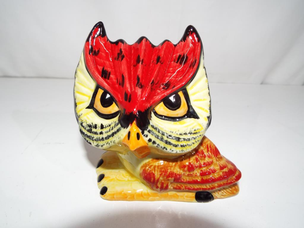 Lorna Bailey - a Lorna Bailey small ceramic Bird Owl, Est £20 - £40.