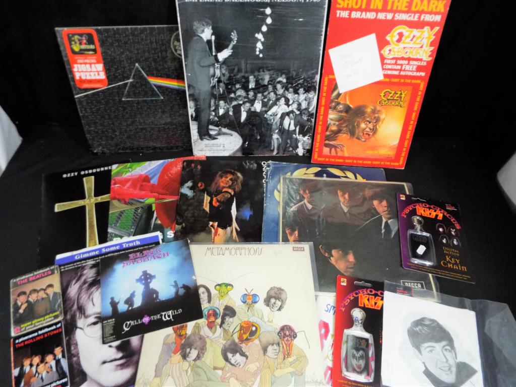 A lot to include two 33 rpm vinyl records by the Rolling Stones, comprising Rolling Stones #2,