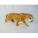 Beswick - a figurine depicting a leopard, approximately 12.5 cm [h] - Est £20 - £40.