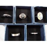 Five silver rings, boxed.