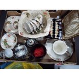 A good mixed lot of predominantly ceramics, including a tableware by Phoenix Ware,