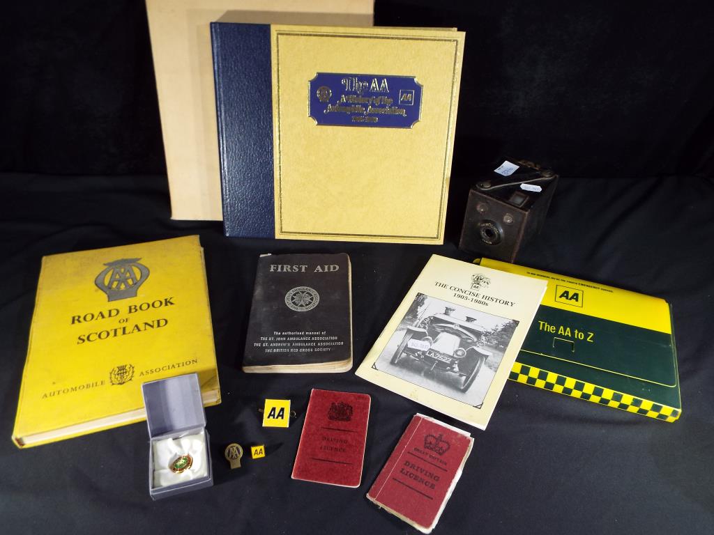 Automobilia - AA - a collection of AA automobile association items,