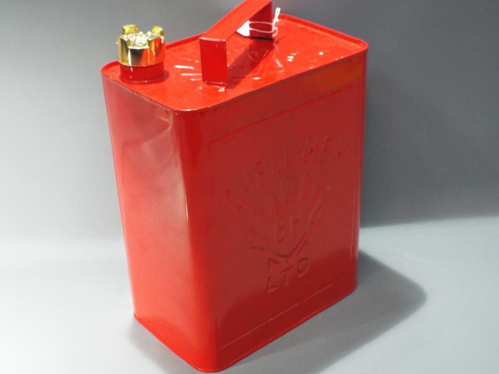 A red Shell petrol can - Image 2 of 2