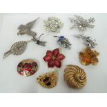 Costume Jewellery - Brooches - twelve good quality brooches to include stone set,