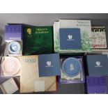 A quantity of boxed collector plates to include Wedgwood Jasperware, Masons Ironstone,