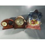 Lot to include an oak cased mantel clock, ceramic clock case and similar.