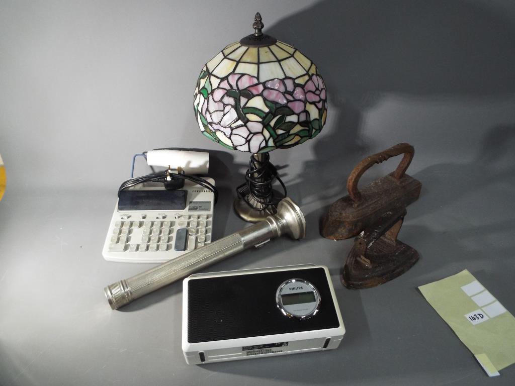 A good lot comprising a Tiffany style lamp, Philips DAB radio,