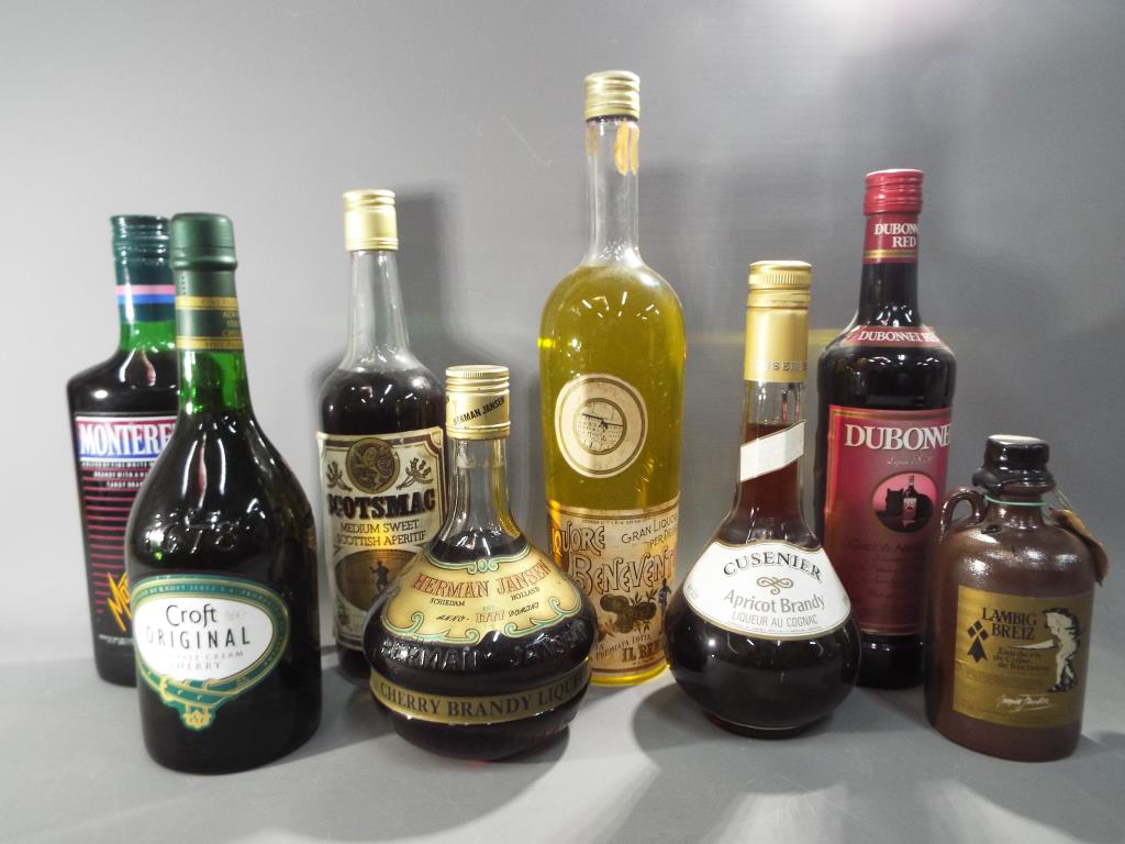 Eight bottles of drink to include cherry brandy liquor, apricot brandy, sherry,