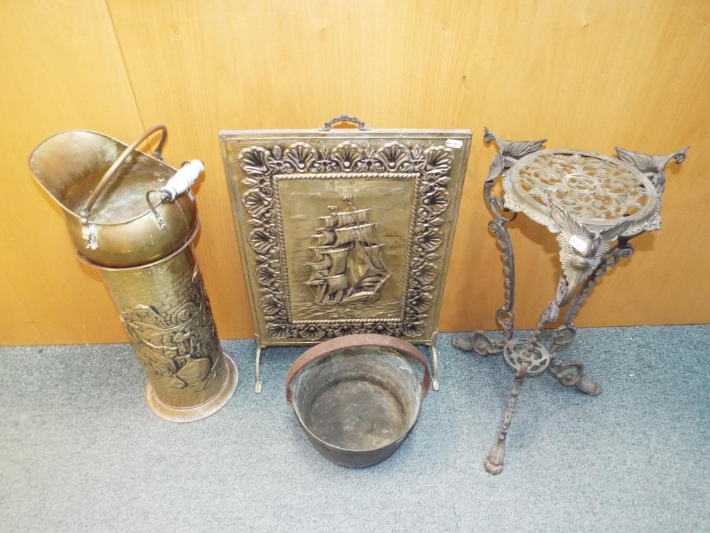 Brassware - a quantity of brass items to include fire guard,