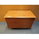 A wooden storage chest, measuring approximately 39 cm x 68 cm x 39 cm,