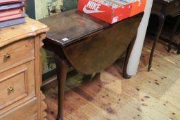 George III mahogany gate leg table with pointed pad feet