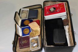 Small case with mostly collectable coins