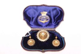 Boxed Victorian die-stamped brooch and earring set