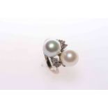 Double pearl and diamond ring in twist setting, size H.