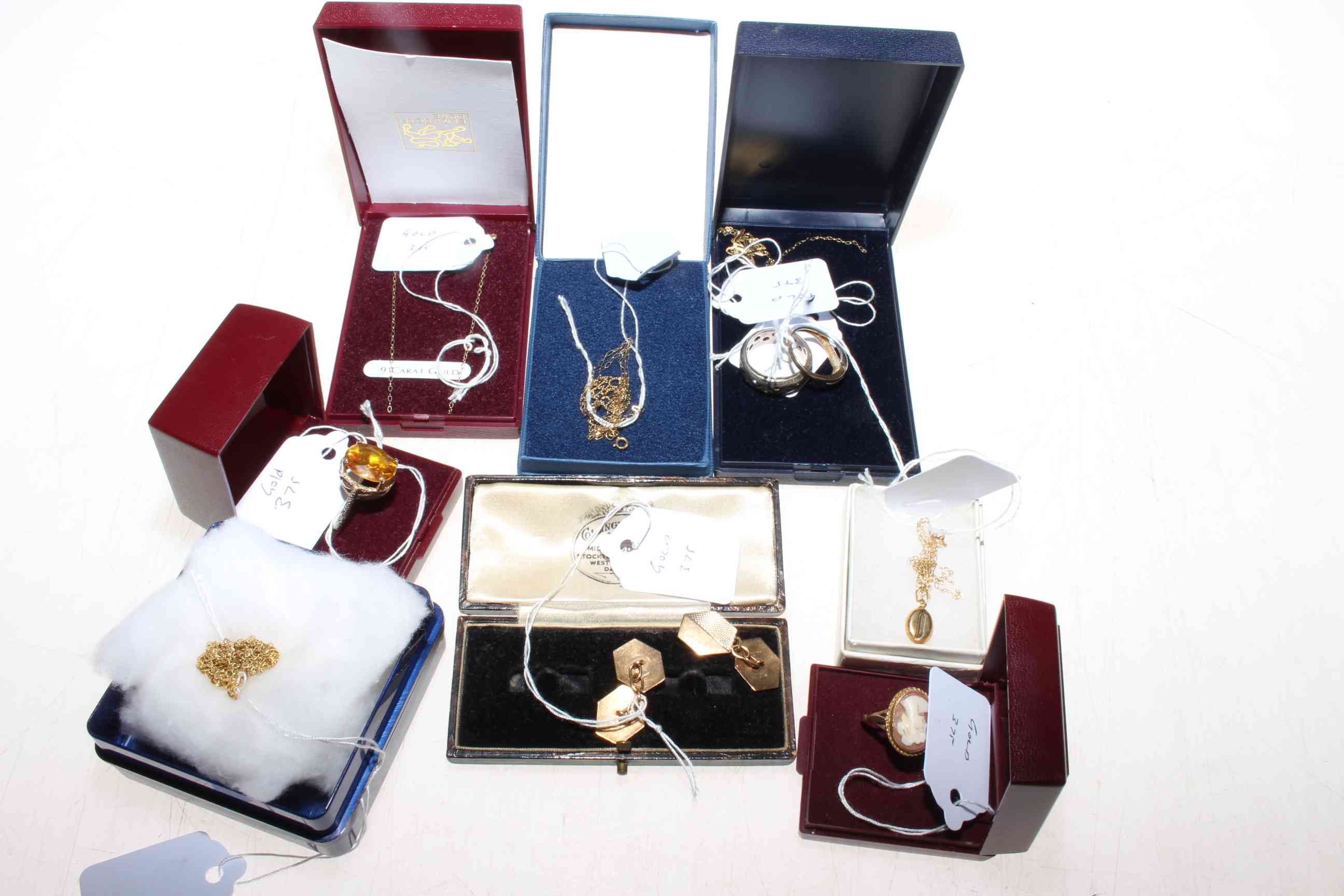 Collection of 9ct gold jewellery including chains, rings and cufflinks,