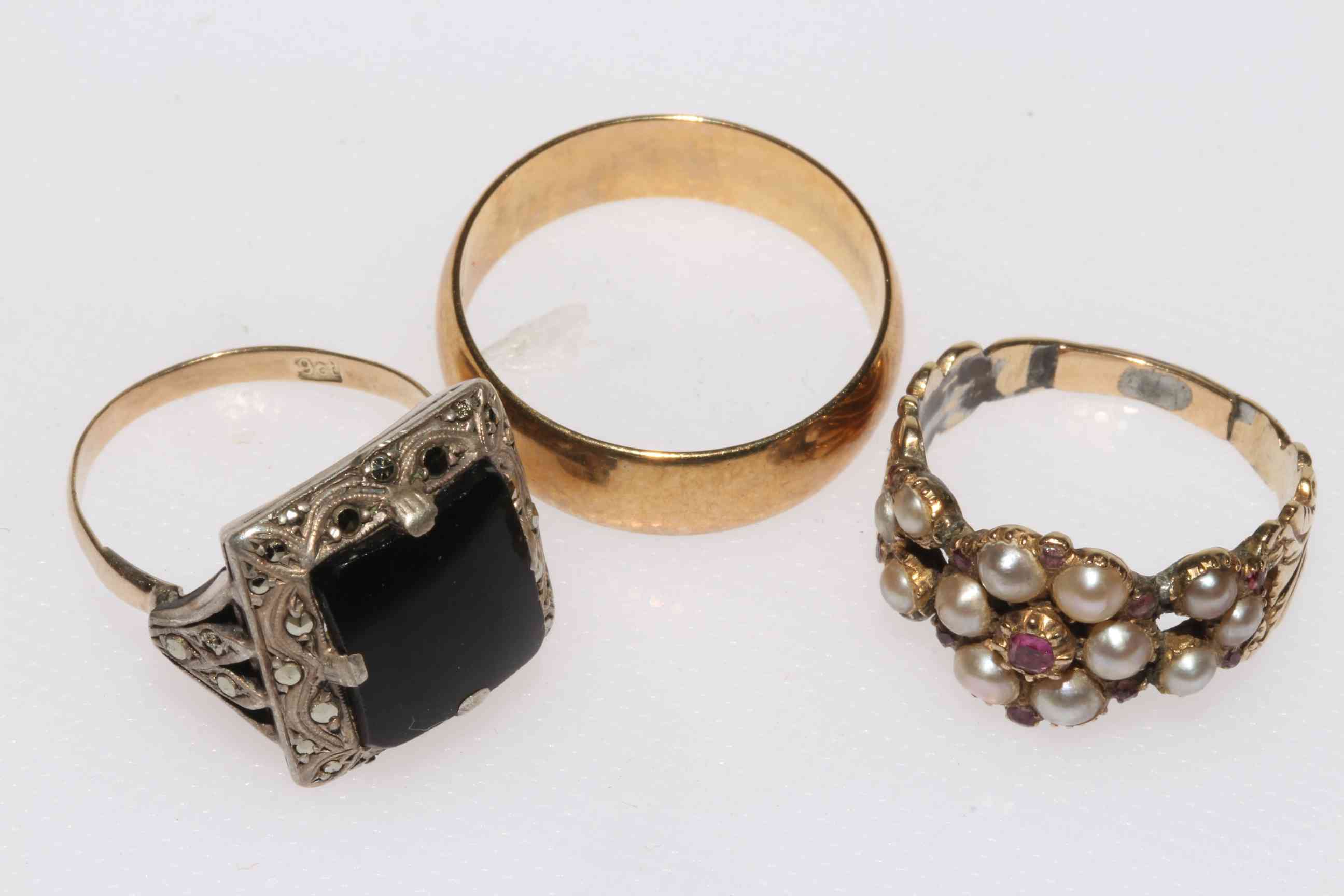 Two 9ct gold rings and antique pearl set ring (3)