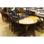 Early 20th Century oval extending dining table,