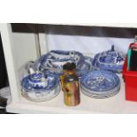Blue and white Willow pattern dinnerware, pair of pewter lidded jugs, etc.