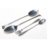 Pair silver onslow pattern salad servers, Sheffield 1933, and smaller pair of servers (4).