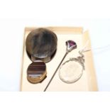 Engraved crystal pendant, agate box, hat pin and magnifying glass (4).
