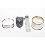 Late Victorian silver topped crystal scent bottle, Birmingham 1895, two silver napkin rings,