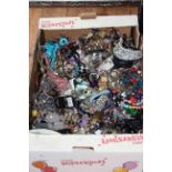 Box of costume jewellery.