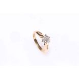 18 carat gold and seven diamond cluster ring with diamond set shoulders, size I.