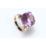 9 carat gold large synthetic ruby ring, size M.