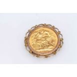 Victorian gold sovereign 1893 with brooch/pendant mount.