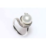 18 carat white gold South Sea Island pearl and diamond ring, approximately 0.