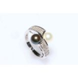 Cultured pearl and diamond crossover ring set in 14 carat white gold, size O.