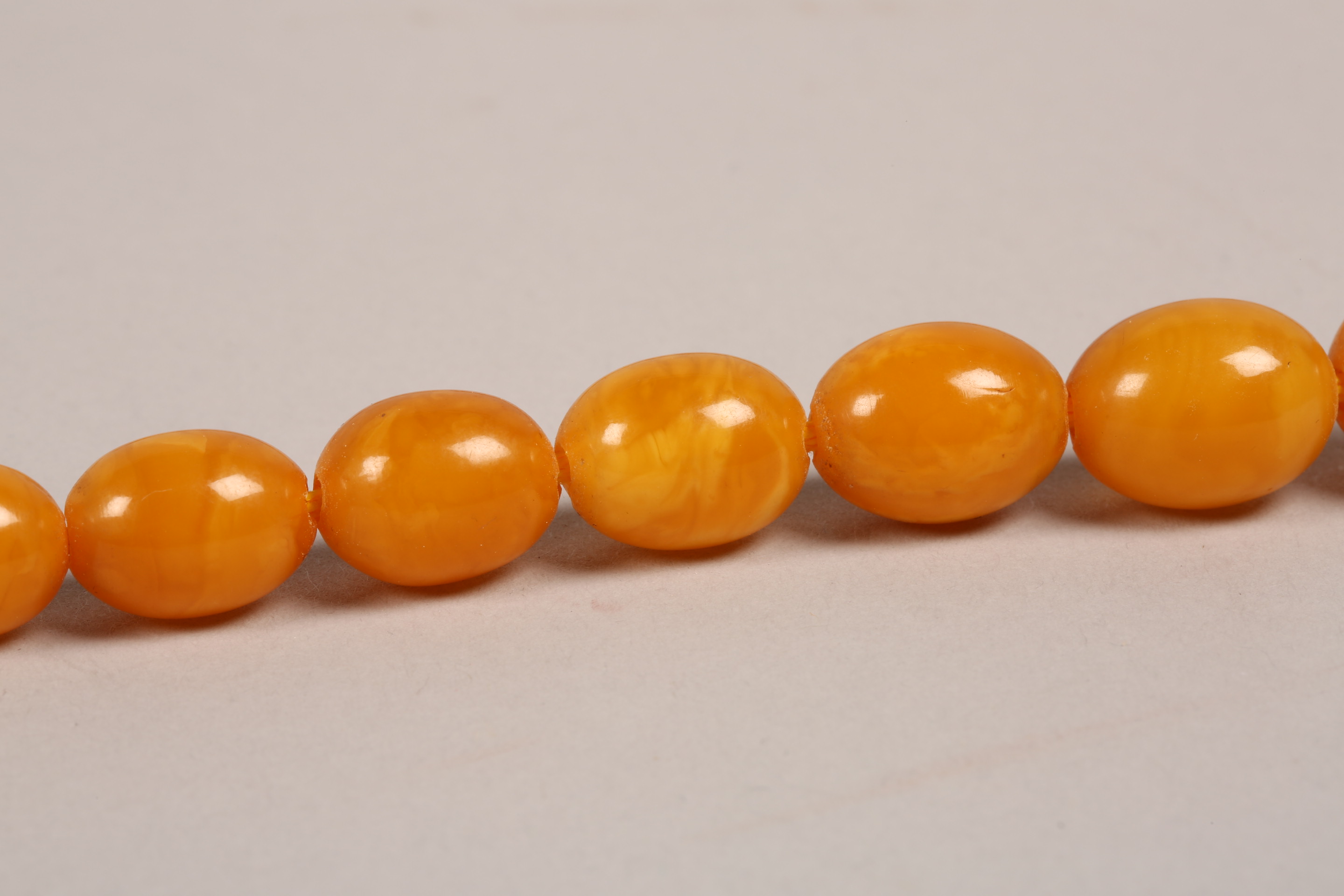 19th Century amber bead necklace (restrung) 69cm long, largest bead 20mm x 25mm. 53g - Image 4 of 7