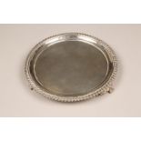 George IV circular salver, gadrooned edge raised on three paw feet. Assay marked London 1825. 20cm